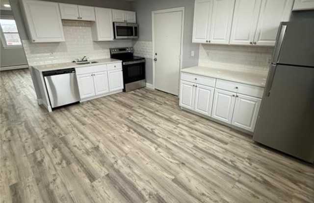 60 Esten Avenue unit: 4
