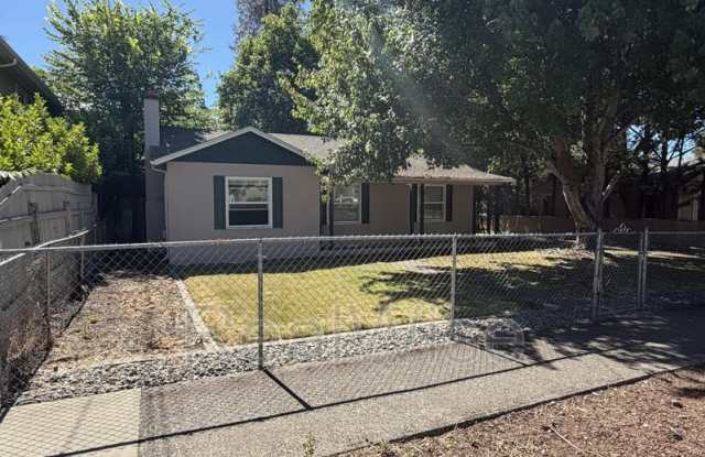 751 NW 5th St