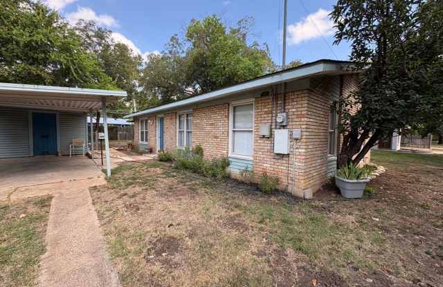 Ranch style home in Windsor Park!