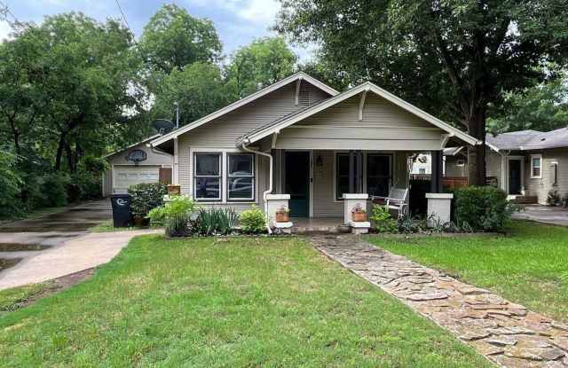 703 Featherston