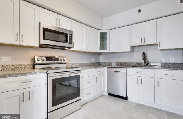 Photo of 5505 SEMINARY Road unit: 1407N