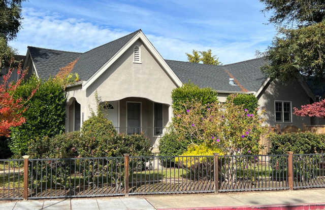 VERY CUTE 3BR/2.5BA UPDATED HOUSE W/FENCED YARDS, DETACHED GARAGE - 1693 Walnut Street, San Carlos, CA 94070