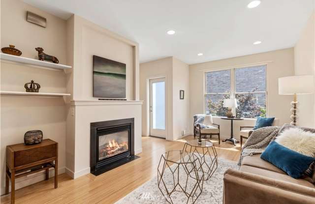 Must See Beautiful Townhome with option to purchase available!!