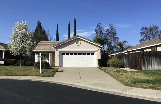 Woodcreek Oaks home - three bedroom