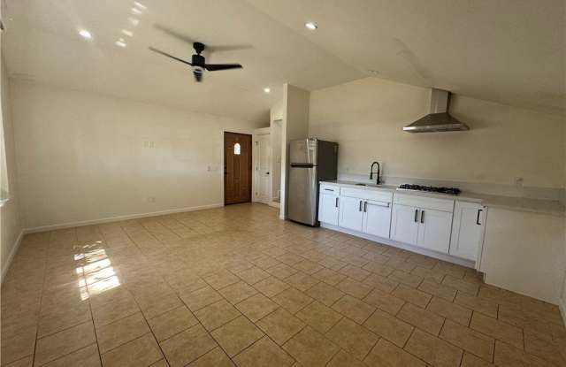 7804 Loma Verde Avenue