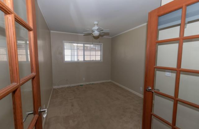East Side Costa Mesa - 2Bed + Bonus Room