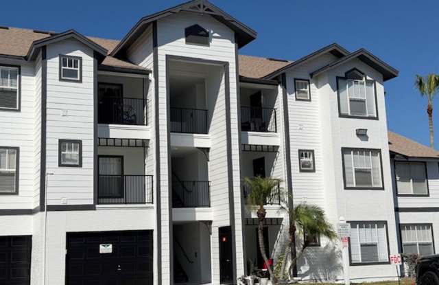 Spacious and Beautiful - Unfurnished 2/2 at Villas Del Sol !