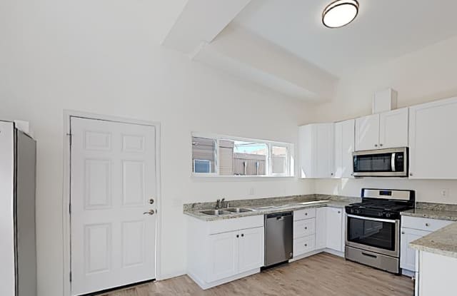 2071 15th Ave