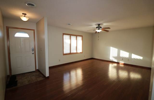 Beautiful 3 bedroom home just minutes from Manhattan and Fort Riley!