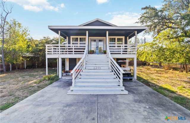 2495 Lakeshore Drive