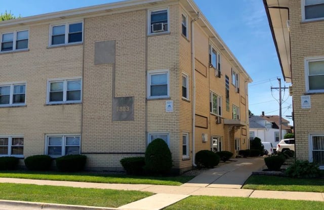 7303 Fullerton #1N - 7303 West Fullerton Avenue, Elmwood Park, IL 60707