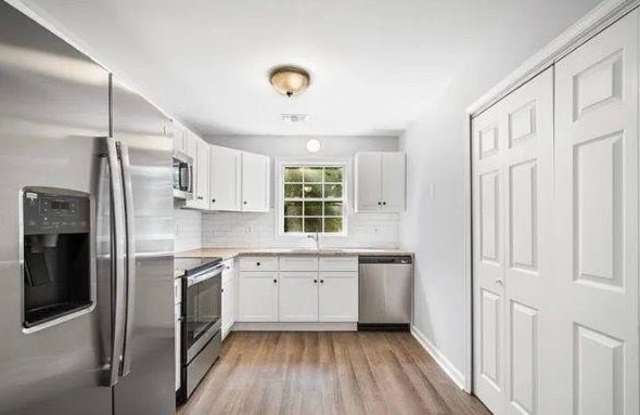 Photo of 558 Manning Road SW