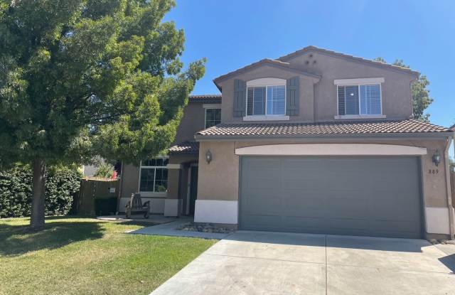 5 Bedroom 3 Bath Single Family Home In Desirable Neighborhood Available 5/2024!! - 889 Sycamore Canyon Road, El Paso de Robles, CA 93446