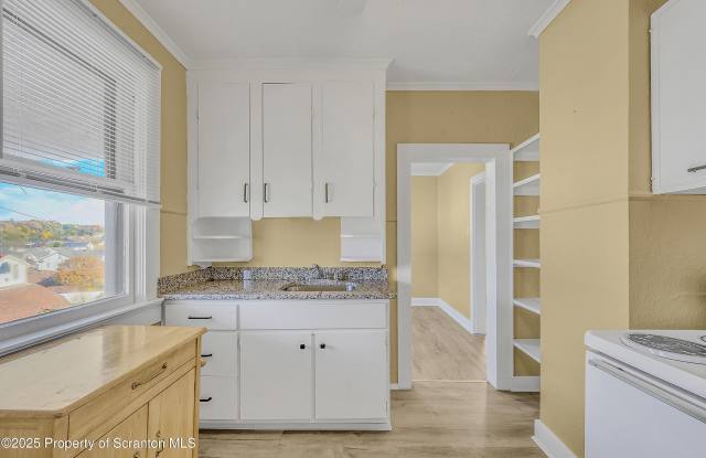 864 S Main Street unit: 4