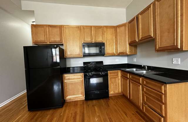 Photo of 2438 N Laramie ave 1N