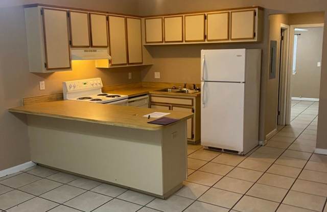 Photo of Spacious 1 Bedroom 1 Bathroom! Located Off Ocala Road.