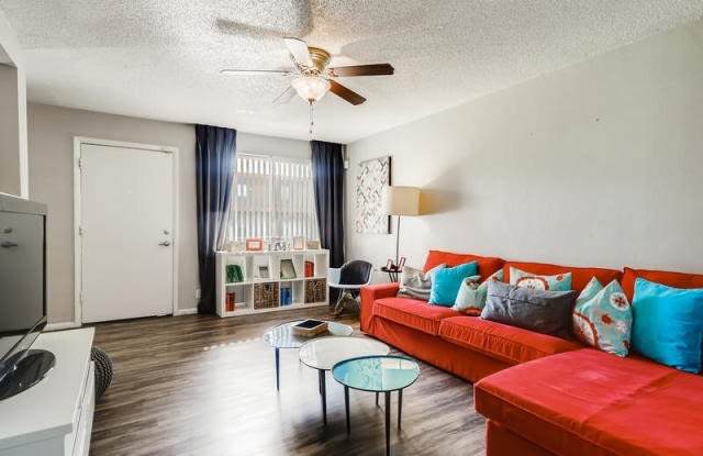 1701 E Don Carlos Ave Unit E32