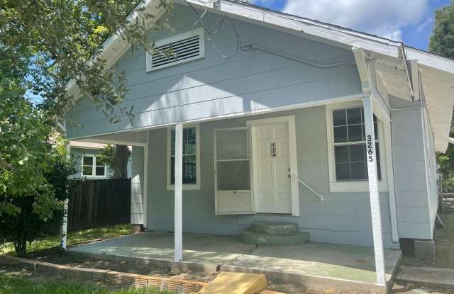 Recently Renovated 3 Bedroom 2 Bath in Beaumont photos photos