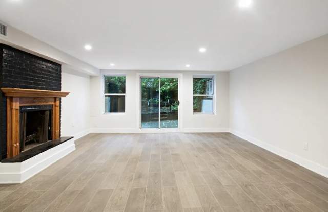 Photo of 410 E 84th St