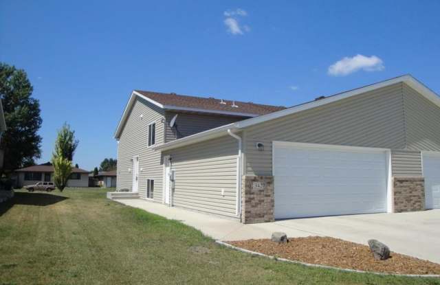 Spacious 3 bedroom Twin home located in South Moorhead. photos photos