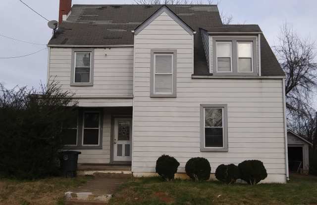 Spacious Upstairs Apartment in a Convenient Locatiion! - 620 Park Lane, Lynchburg, VA 24501