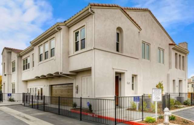 5301 E Commerce Way #28101 - Sacramento 95835