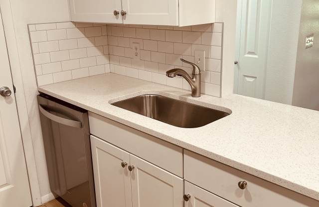 1216 East Waterside Cove