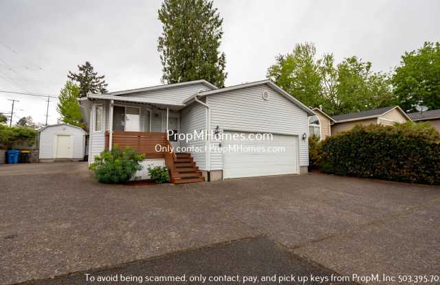 Bright Two Bedroom Home in Oak Grove!