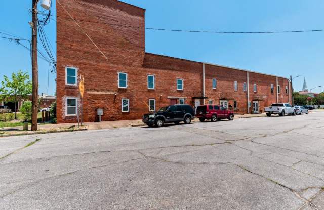 2 bed/2 bath unit in Downtown Augusta, with washer & dryer!