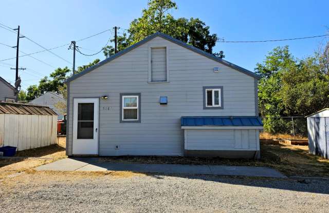 MOVE IN SPECIAL: 1/2 MONTHS RENT FREE- Washer/Dryer Included!