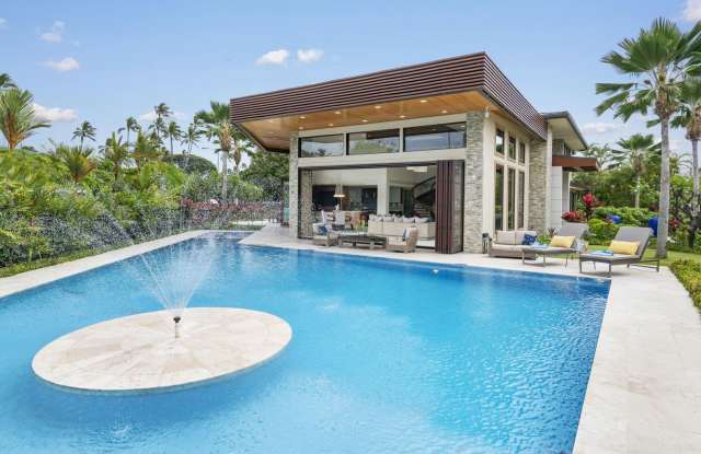 Kahala Grand Splendor. Contemporary Luxury residence w/ a large pool.