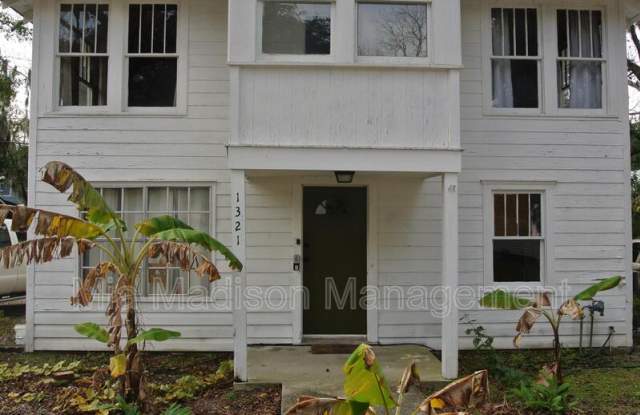 1321 E 38th