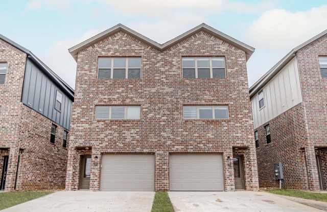 Brand New Townhomes in Bentonville!!
