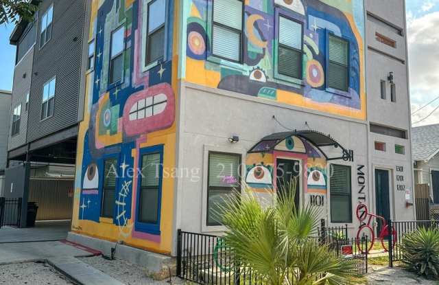 Photo of 811 Montana St unit: 1301