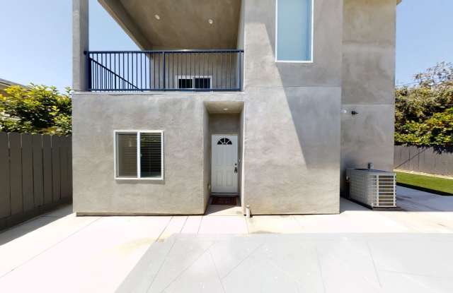 Photo of 4BD/2BA w Large Deck!