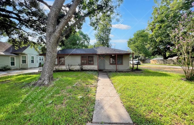 217 N Beauregard St - 217 North Beauregard Street, Alvin, TX 77511