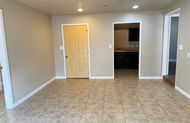 509 North Valencia Boulevard - Black door