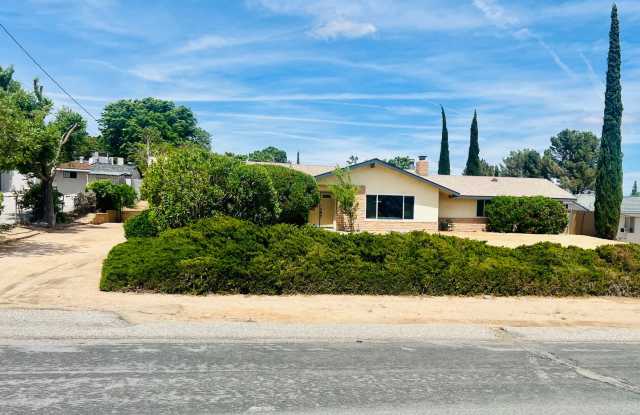 Scenic Hillside Living – Spacious 3 Bed, 2 Bath with Sweeping Views