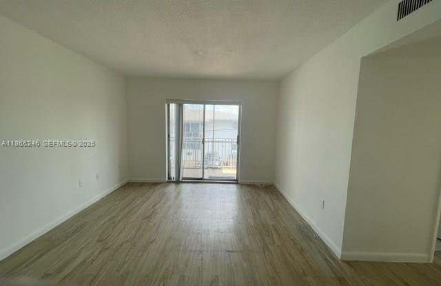 Photo of 1735 NE 164th St