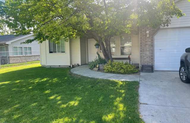 Photo of Cute Split Bedroom Floor Plan Tucked Away for Added Privacy!