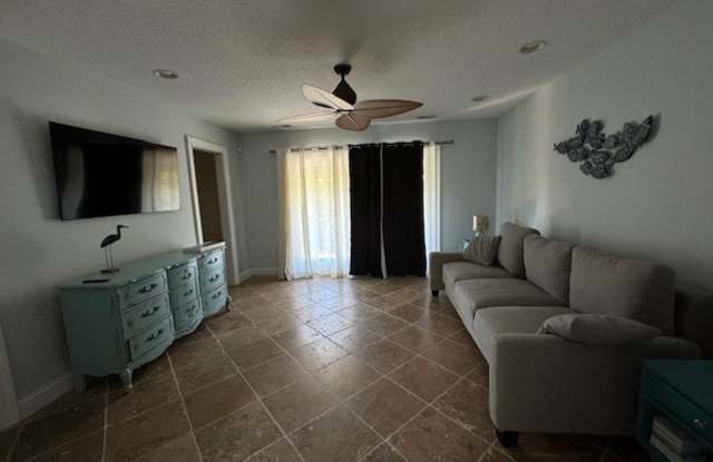 Immaculate 4 bedroom 3.5 bath Home at North End