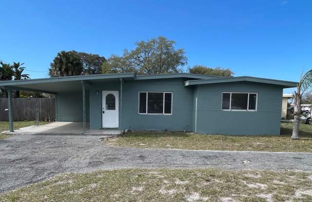 Corner Lot close to US 19