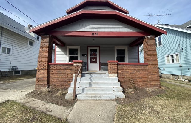 821 Diamond Ave NE - 821 Diamond Avenue Northeast, Grand Rapids, MI 49503