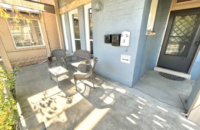 Charming 2 bed 1 bath W/D in unit, free parking, renovated kitchen, fenced backyard, in a walkable area!