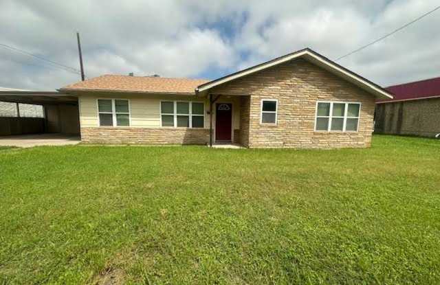 2704 Montrose Ave