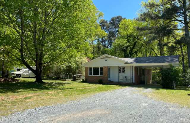 Beautiful updated 3br 2ba on peaceful half acre just west of Carrboro! photos photos