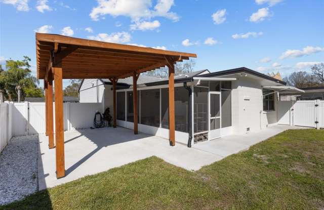 812 W INDIANA AVENUE