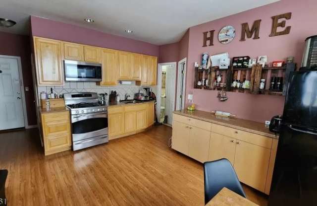 511/599 W Price St