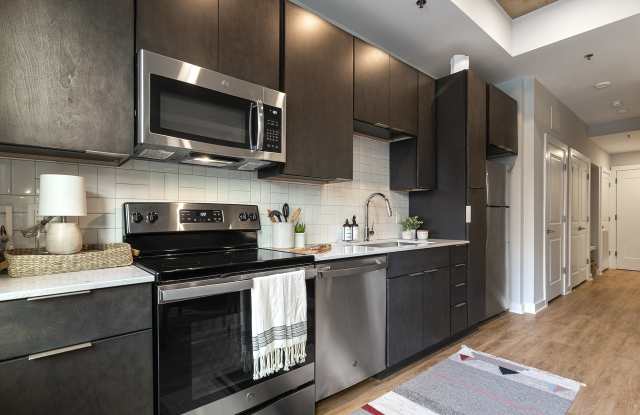 Foster on the Park Apartments