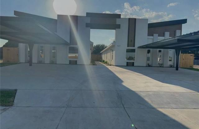 705 N Emerald Avenue